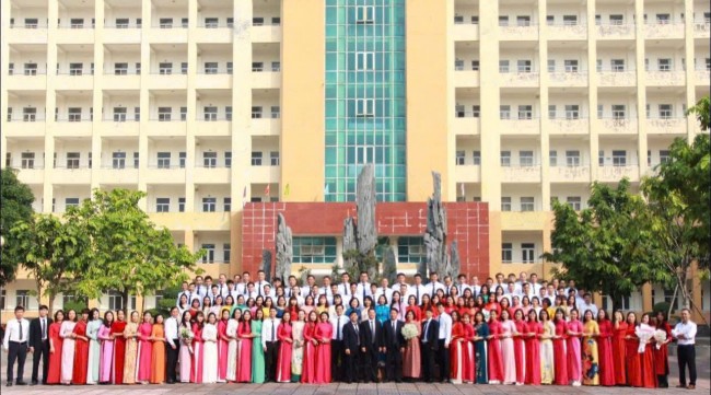 Phụ nữ VUI – Những đóa hoa thắp lửa tri thức